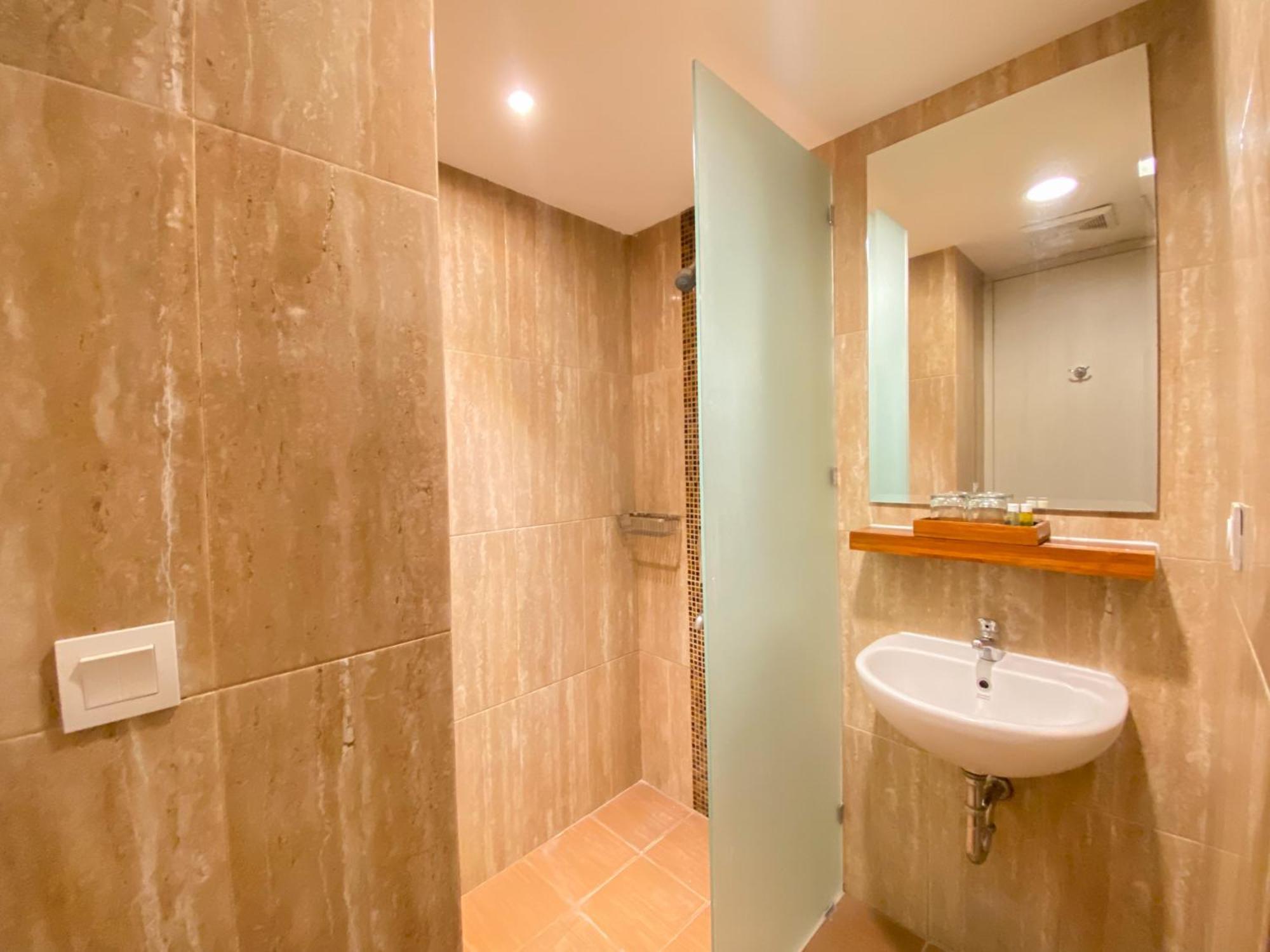 יוגיאקרטה Luxury Malioboro Hotel מראה חיצוני תמונה