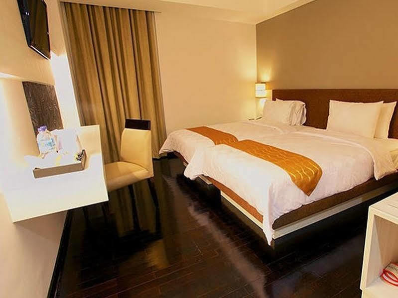 יוגיאקרטה Luxury Malioboro Hotel מראה חיצוני תמונה